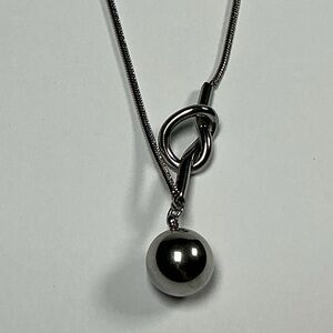 🖤 Silver Knot & Sphere Pendant Necklace